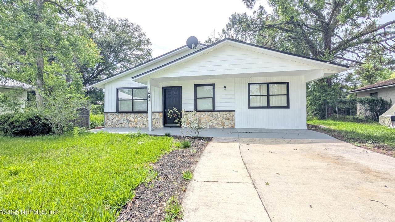 462 Sally Street - Photo 1