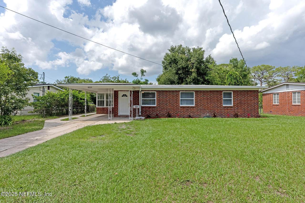 6021 Maple Leaf Drive - Photo 1