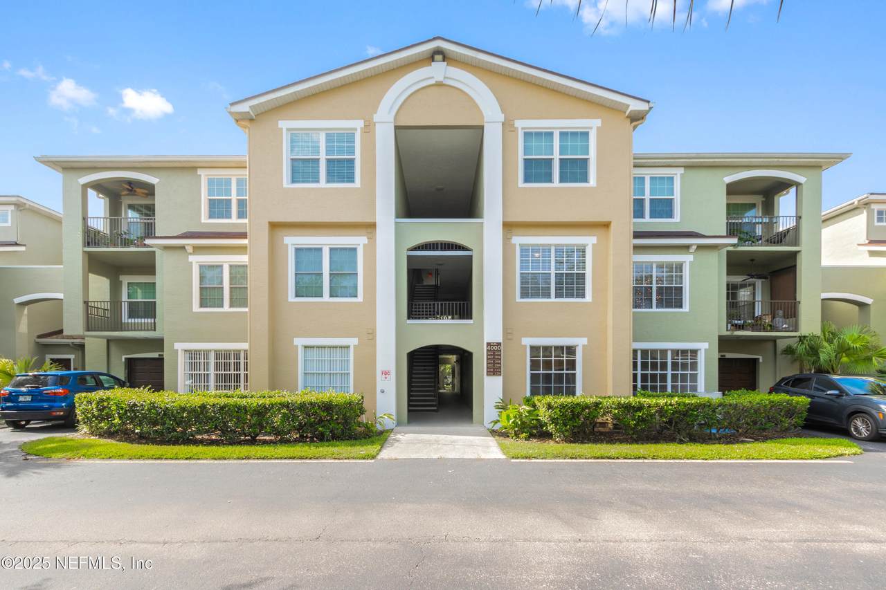 4000 Grande Vista Boulevard - Photo 1