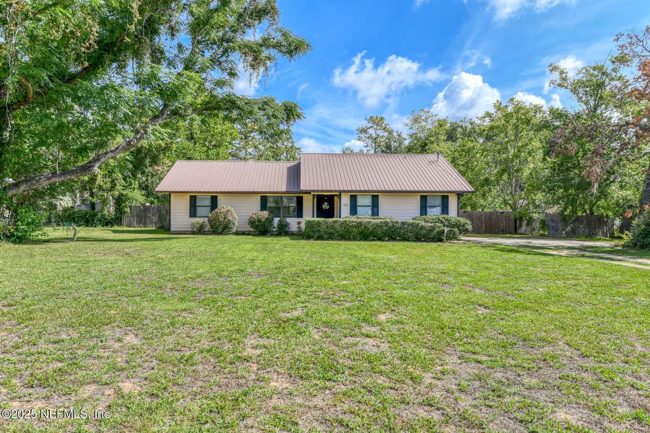 104 Crestwood Drive - Photo 1