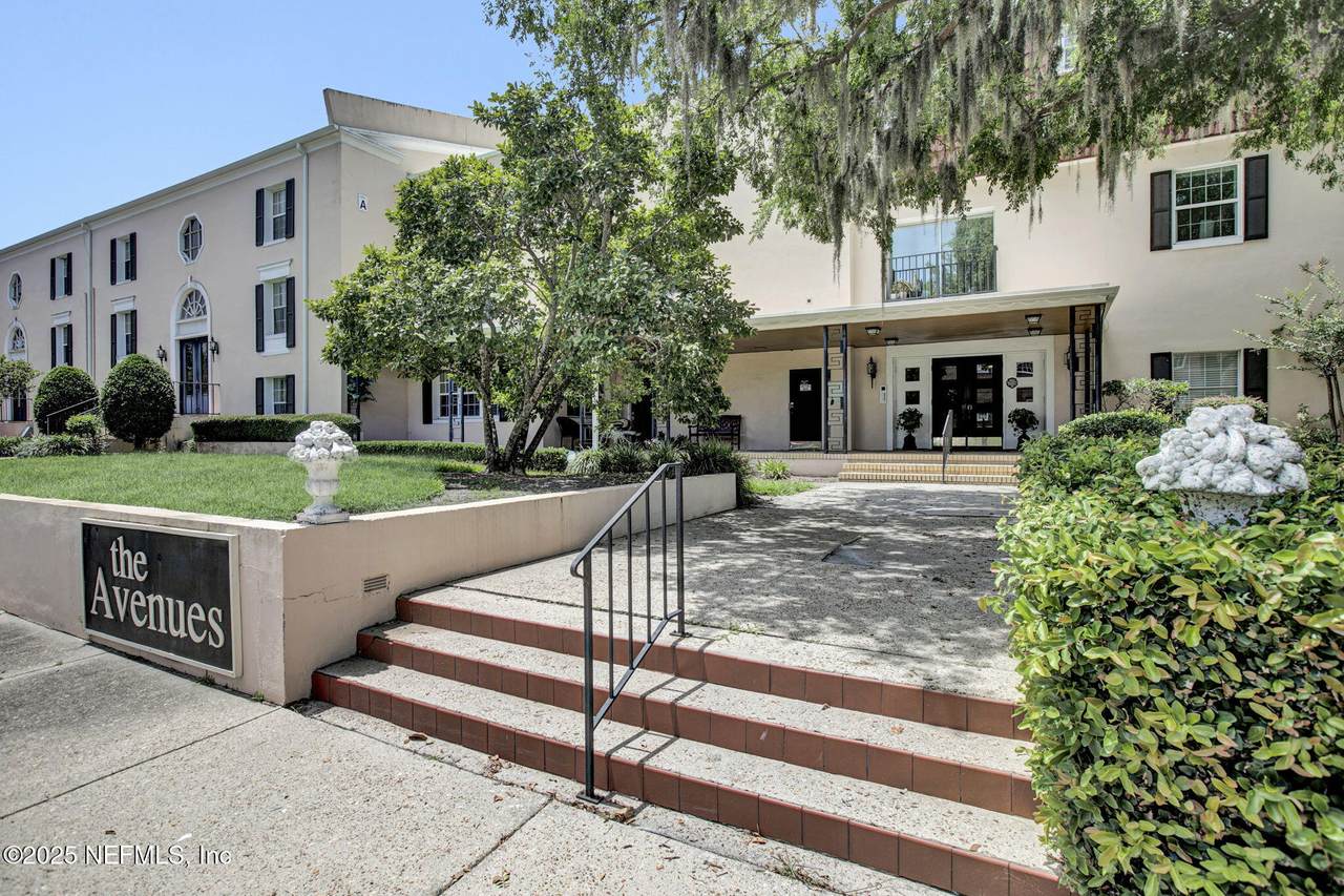 2909 St Johns Avenue - Photo 1
