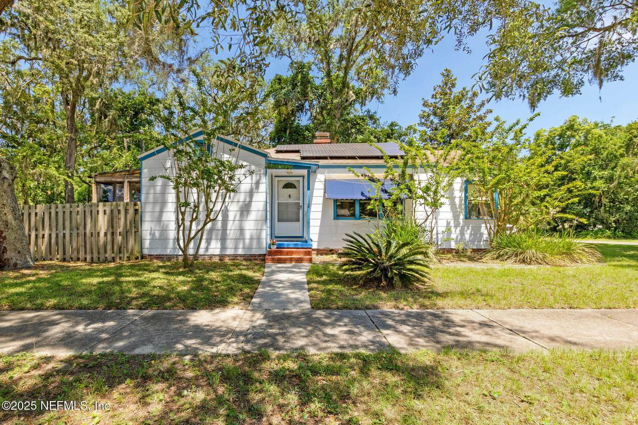 112 14TH Street - Photo 1