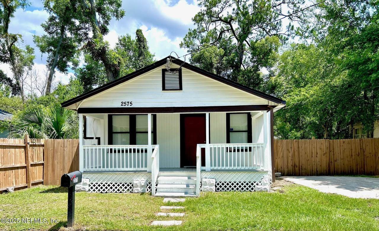 2575 Lowell Avenue - Photo 1