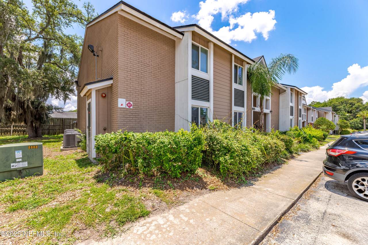 8880 Old Kings Road - Photo 1