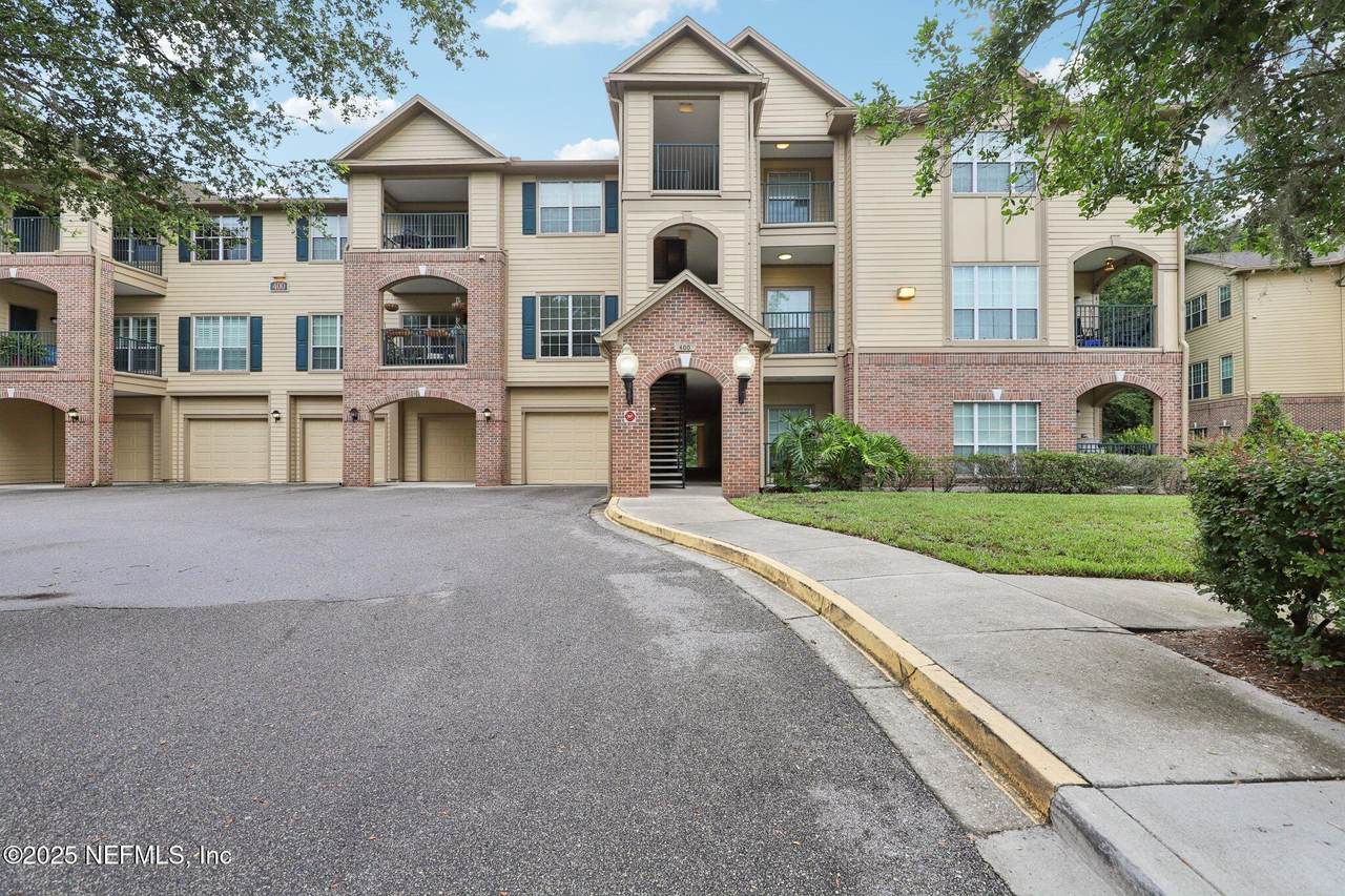 7800 Point Meadows Drive - Photo 1