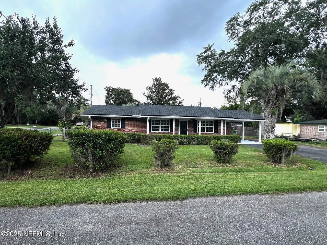 523 Eloise Street - Photo 1
