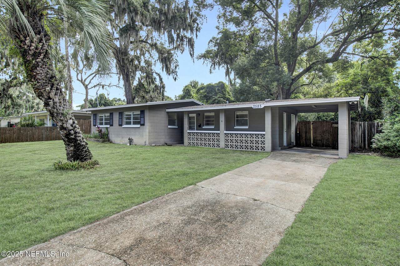 2585 Montreal Street - Photo 1