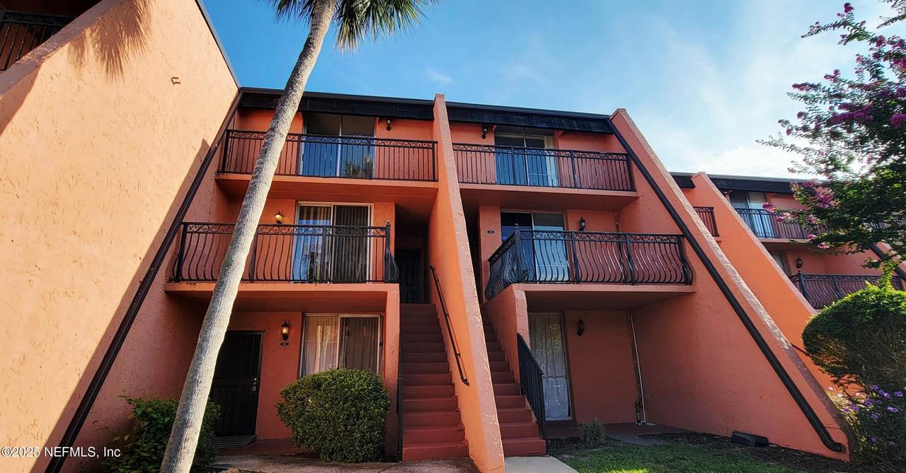 3401 Townsend Boulevard - Photo 1