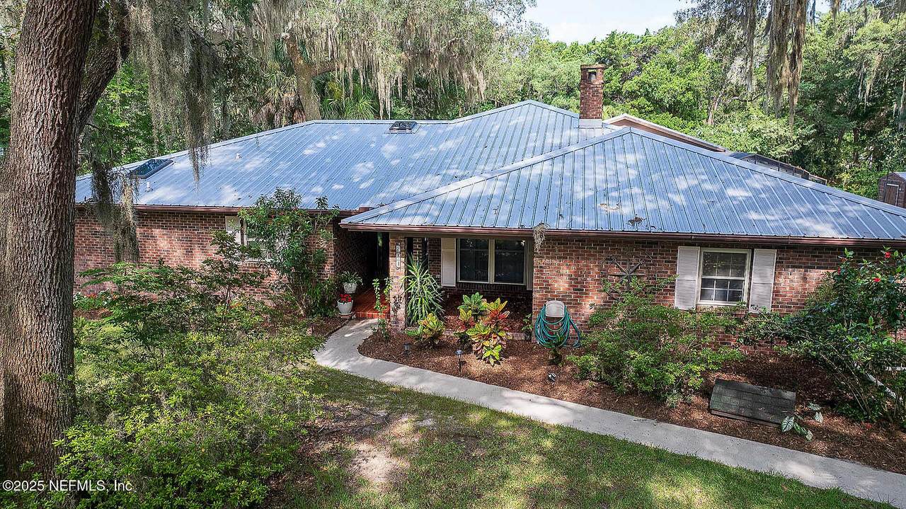 231 Creekside Drive - Photo 1