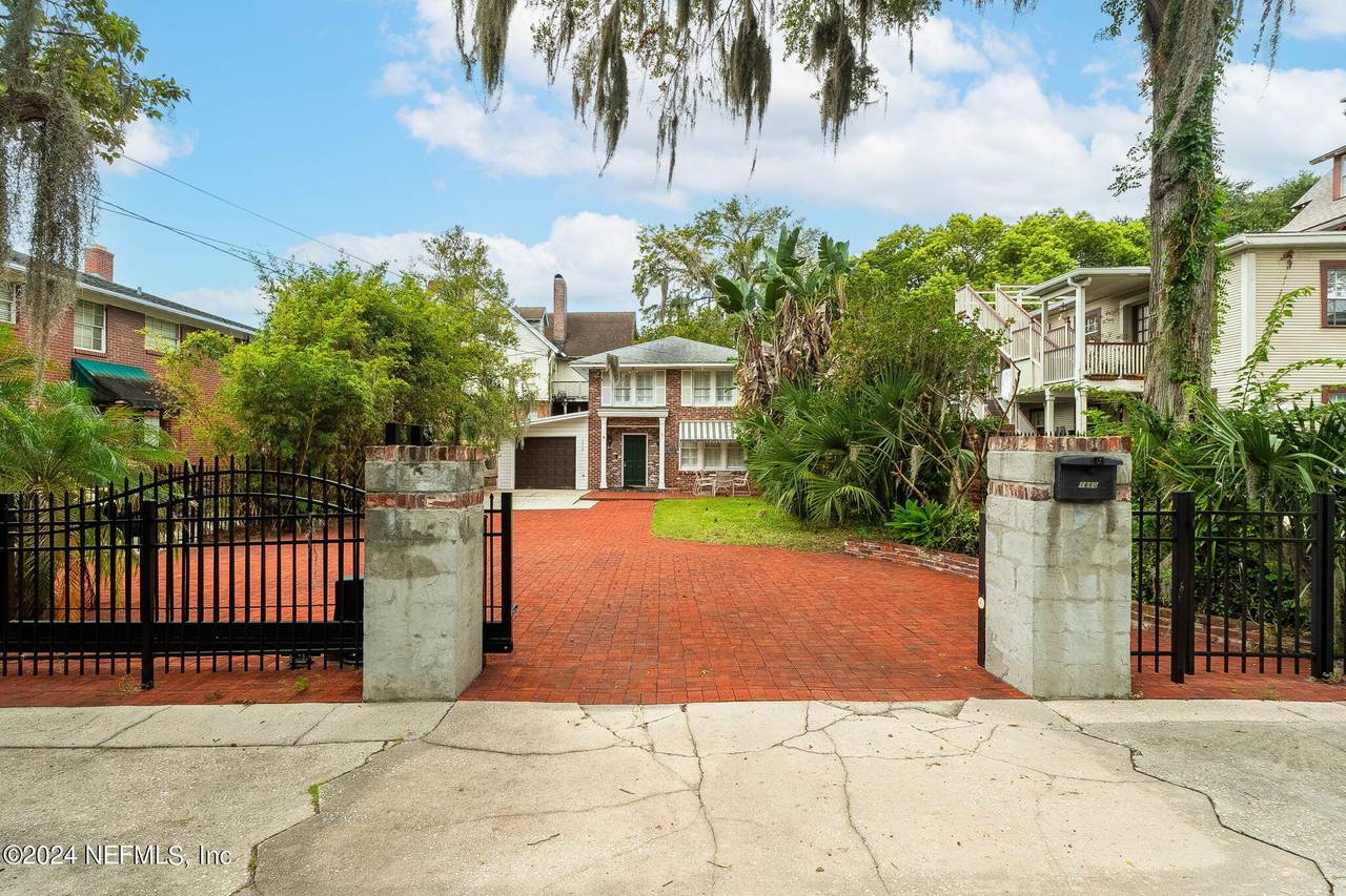 1660 Goodwin Street - Photo 1