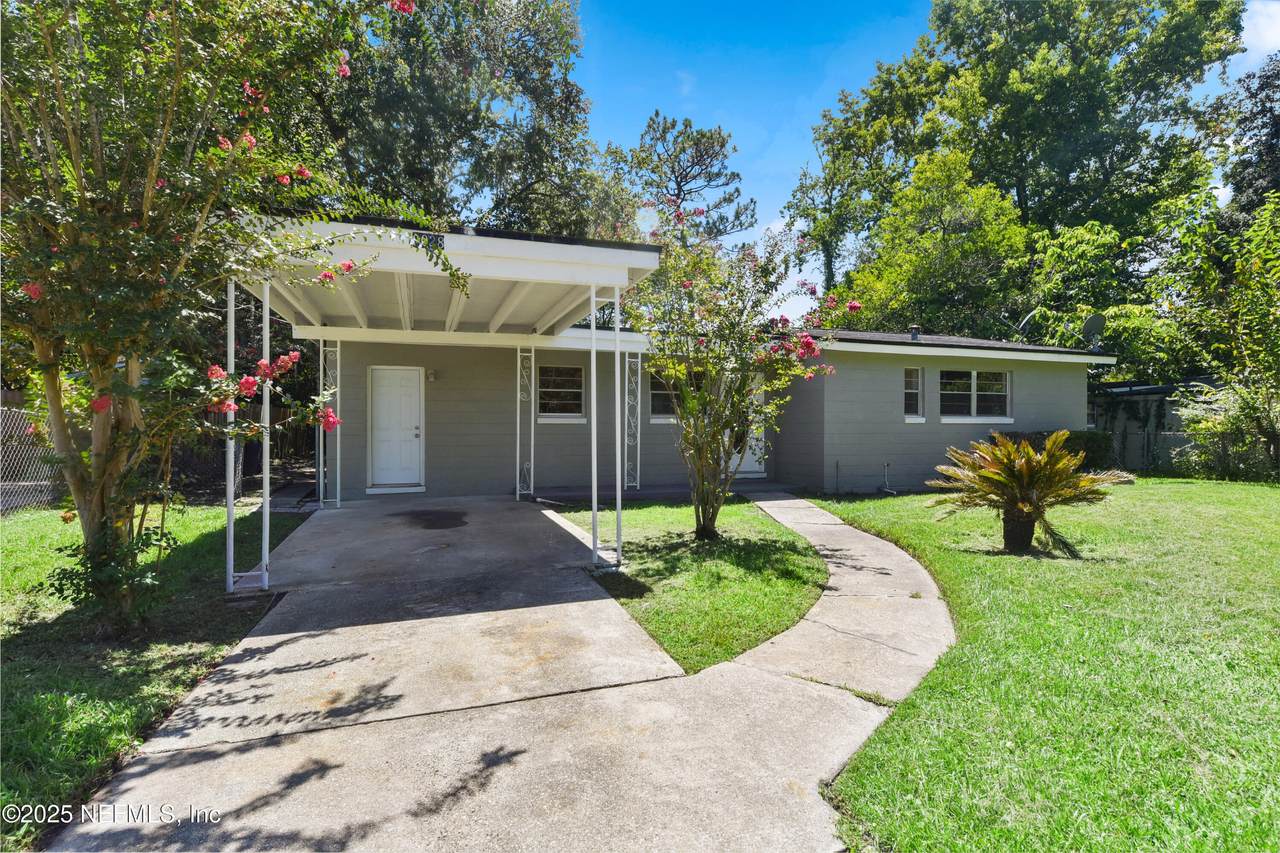 9028 Castle Boulevard - Photo 1