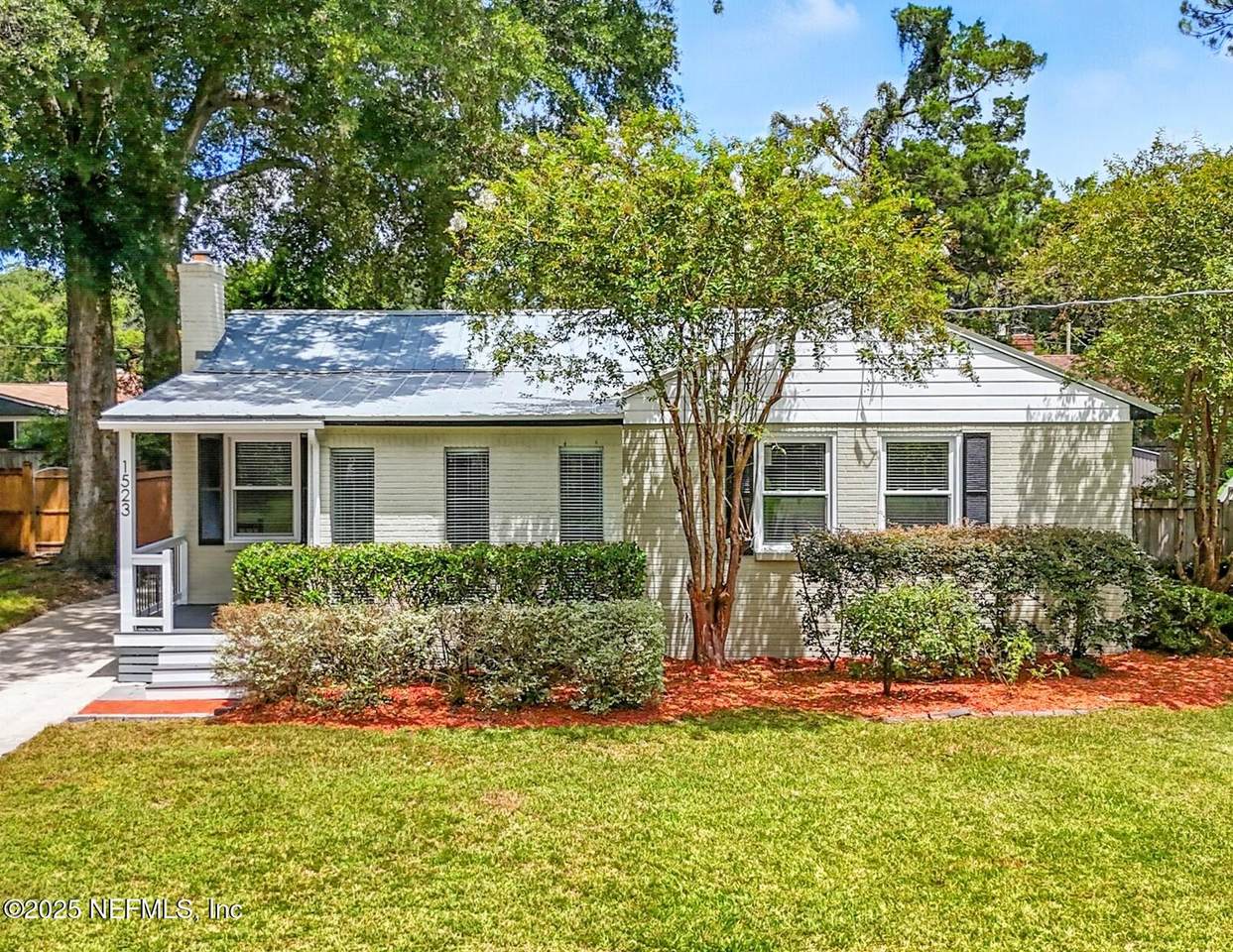 1523 Pershing Road - Photo 1