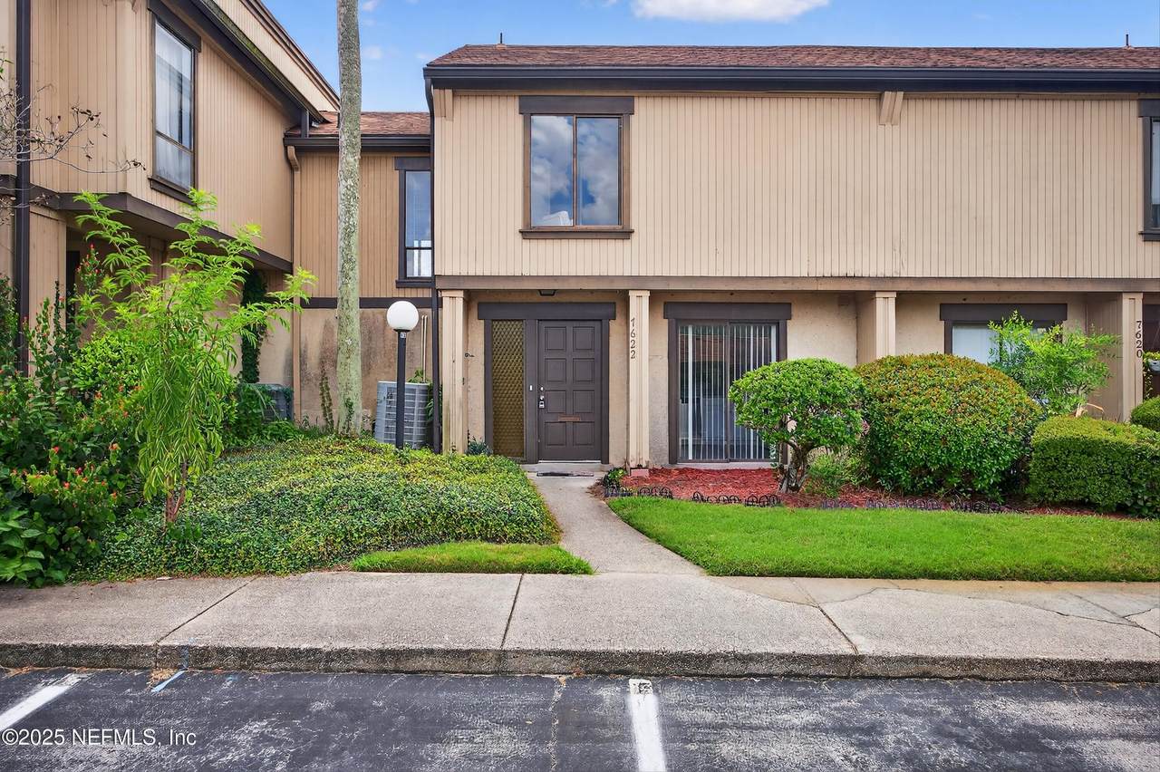 7622 Las Palmas Way - Photo 1