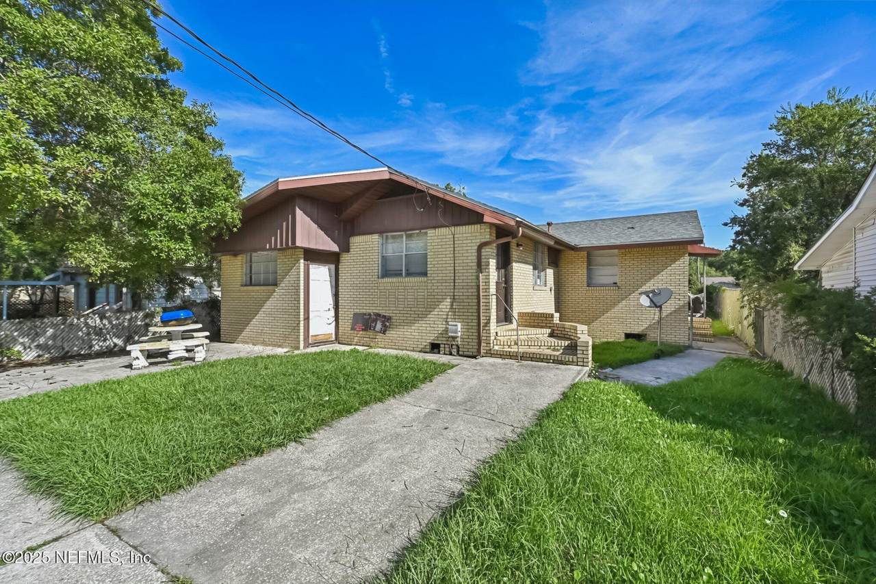 5635 Atlee Avenue - Photo 1