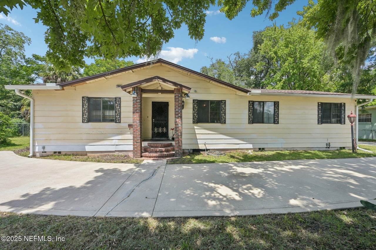 3949 Moncrief Road - Photo 1