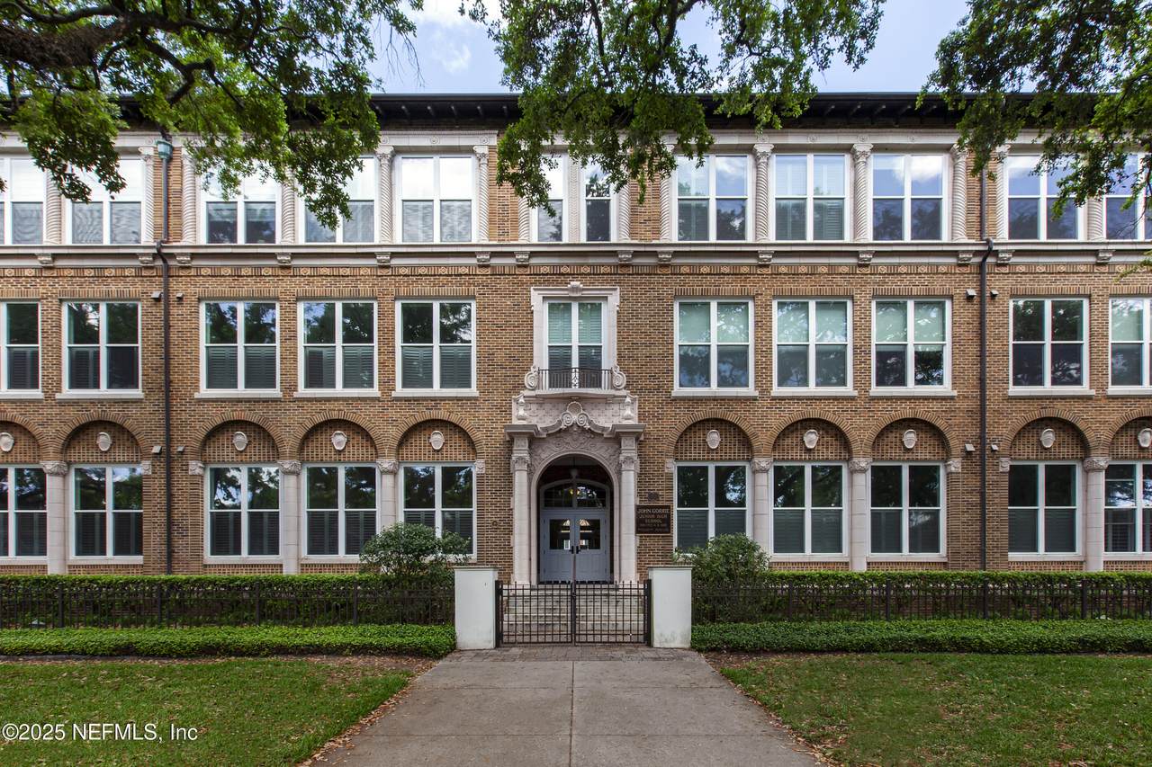 2525 College Street - Photo 1