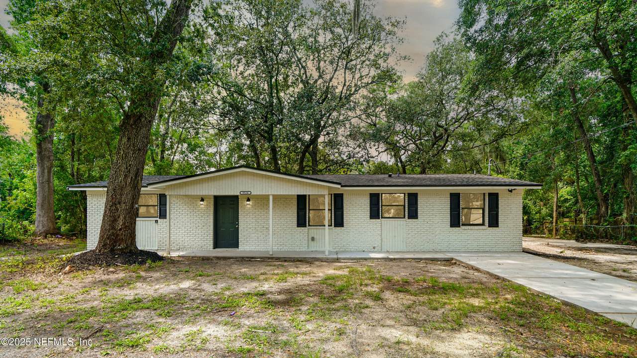 8524 Lincrest Drive - Photo 1