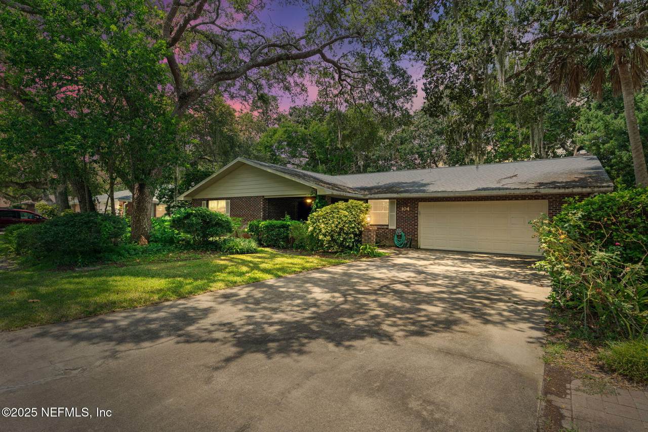 104 Dogwood Drive - Photo 1