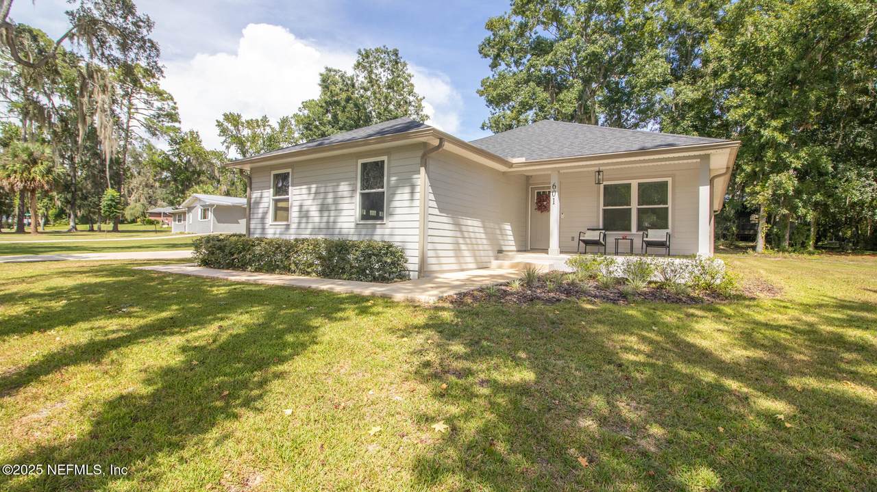 601 4TH Avenue - Photo 1