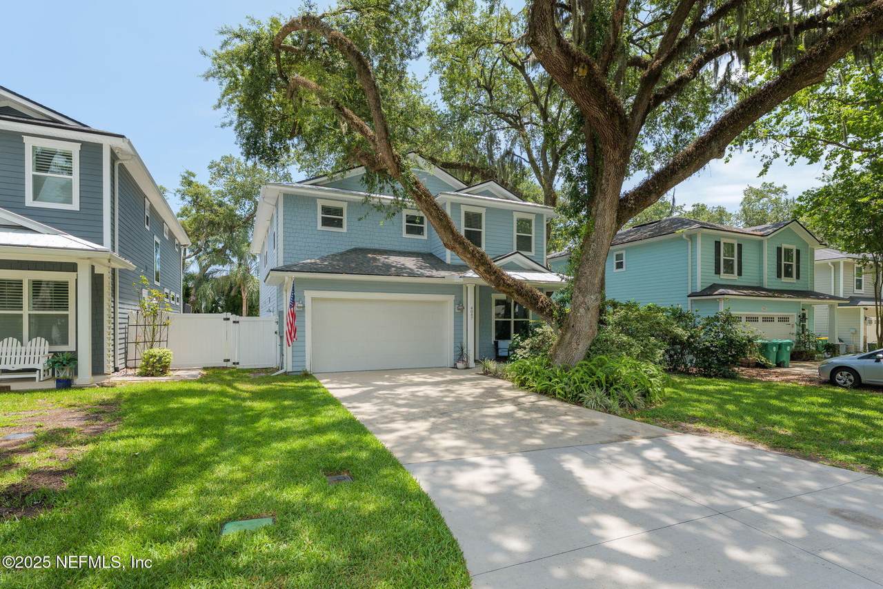 4047 Palm Way - Photo 1