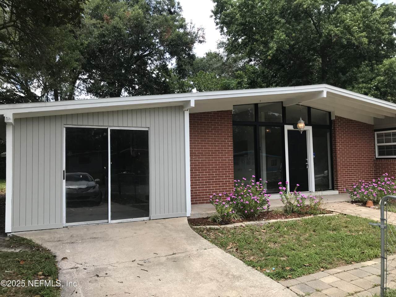 7419 Sandhurst Road - Photo 1