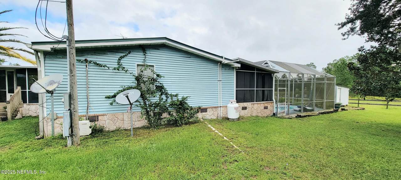 390 State Road 100 - Photo 1