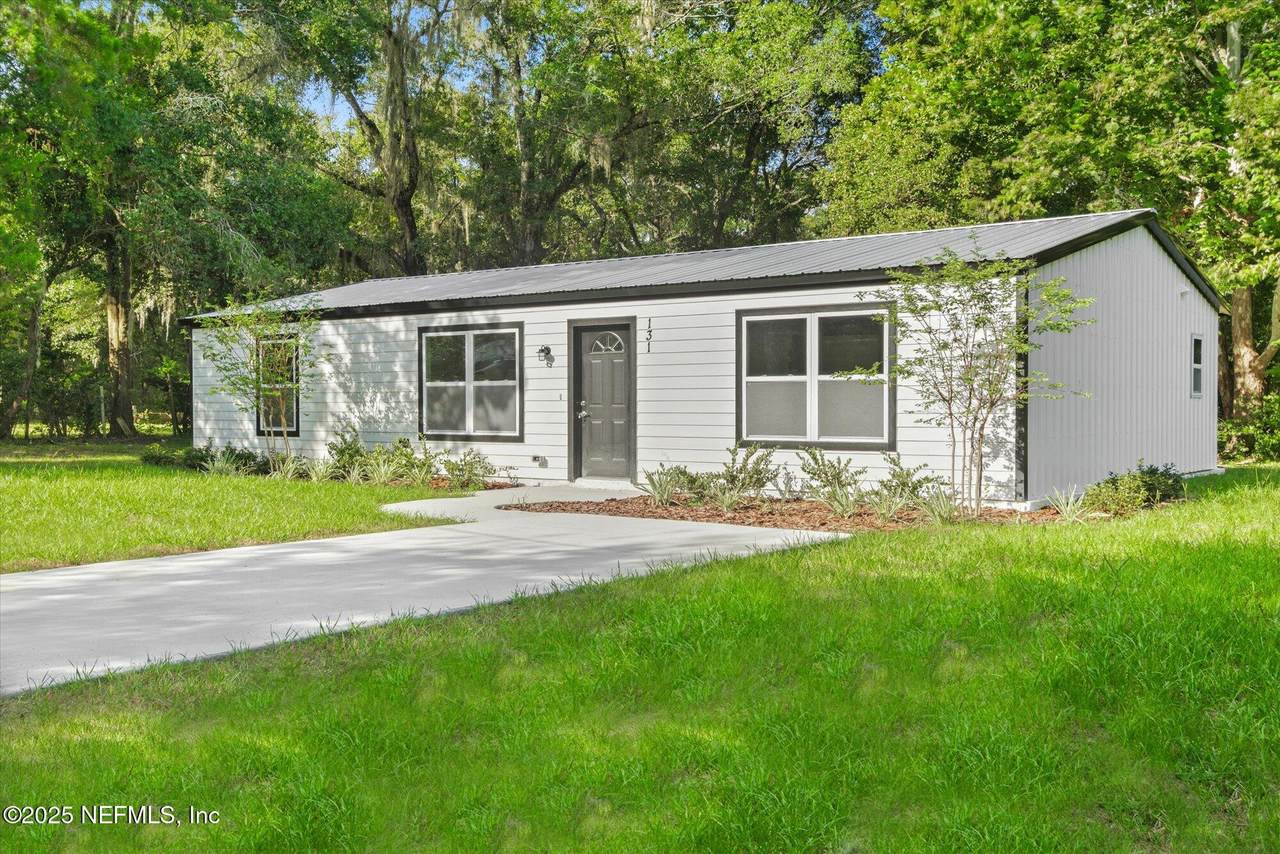 131 Cherokee Drive - Photo 1