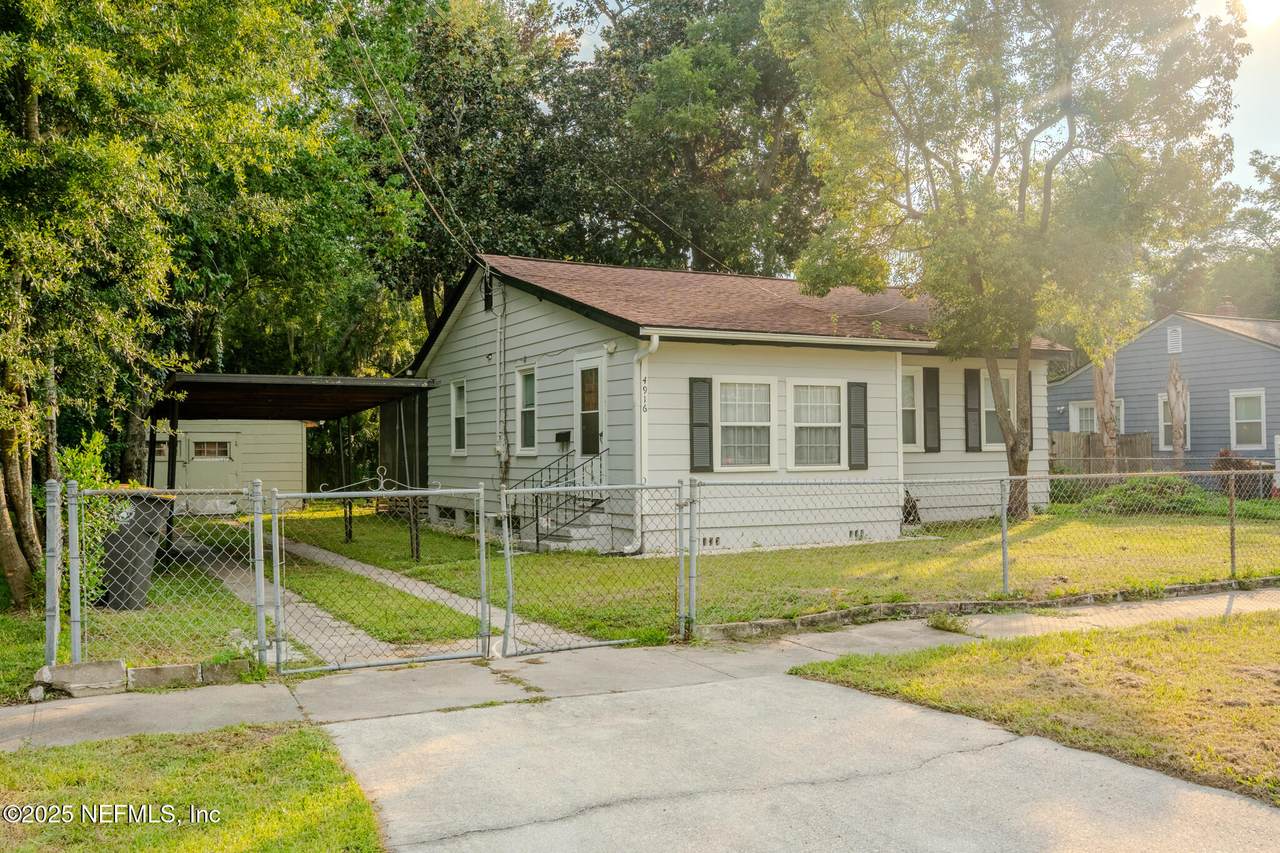 4916 Dundee Road - Photo 1