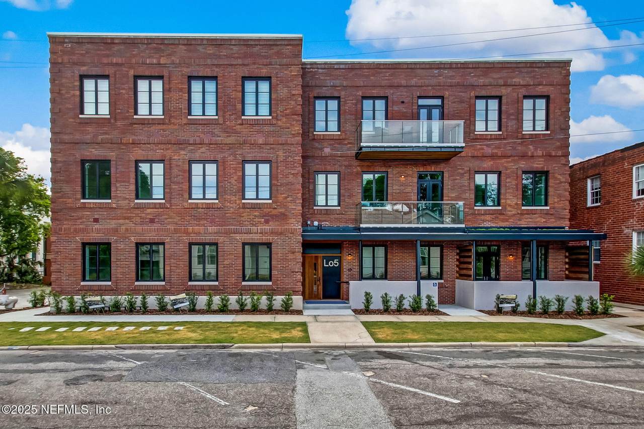 19 5TH Street - Photo 1