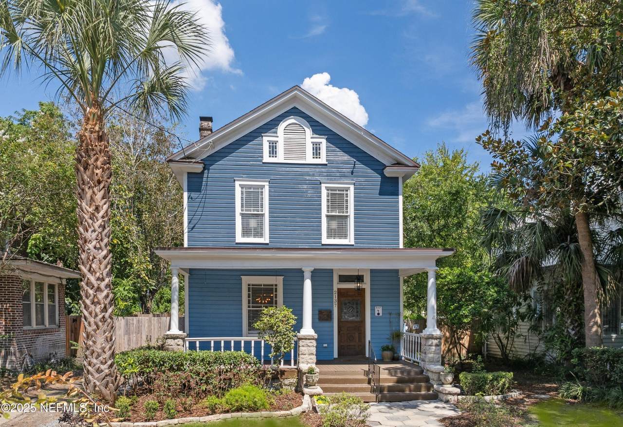 2137 Herschel Street - Photo 1