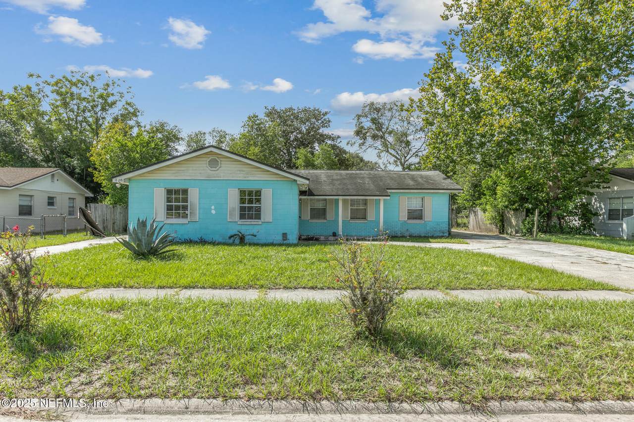 8202 Old English Drive - Photo 1