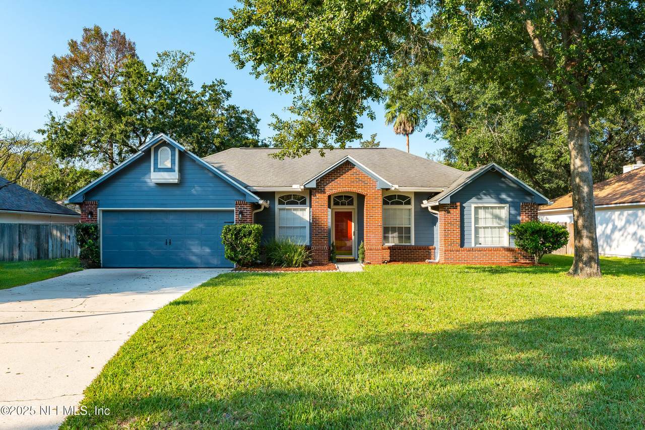 205 Honeysuckle Way - Photo 1