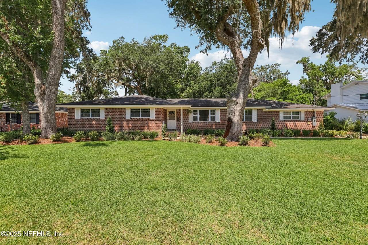 2258 Holly Leaf Lane - Photo 1