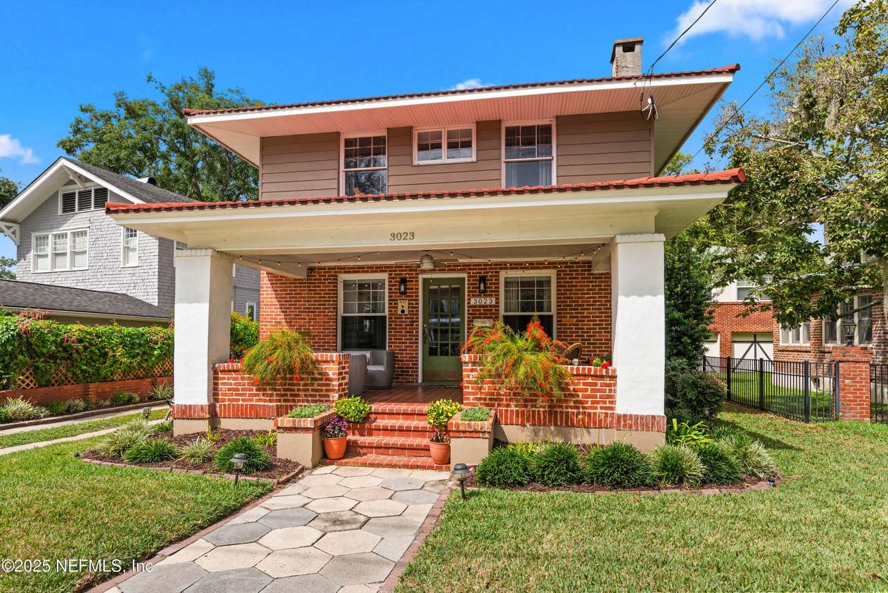 3023 Oak Street - Photo 1