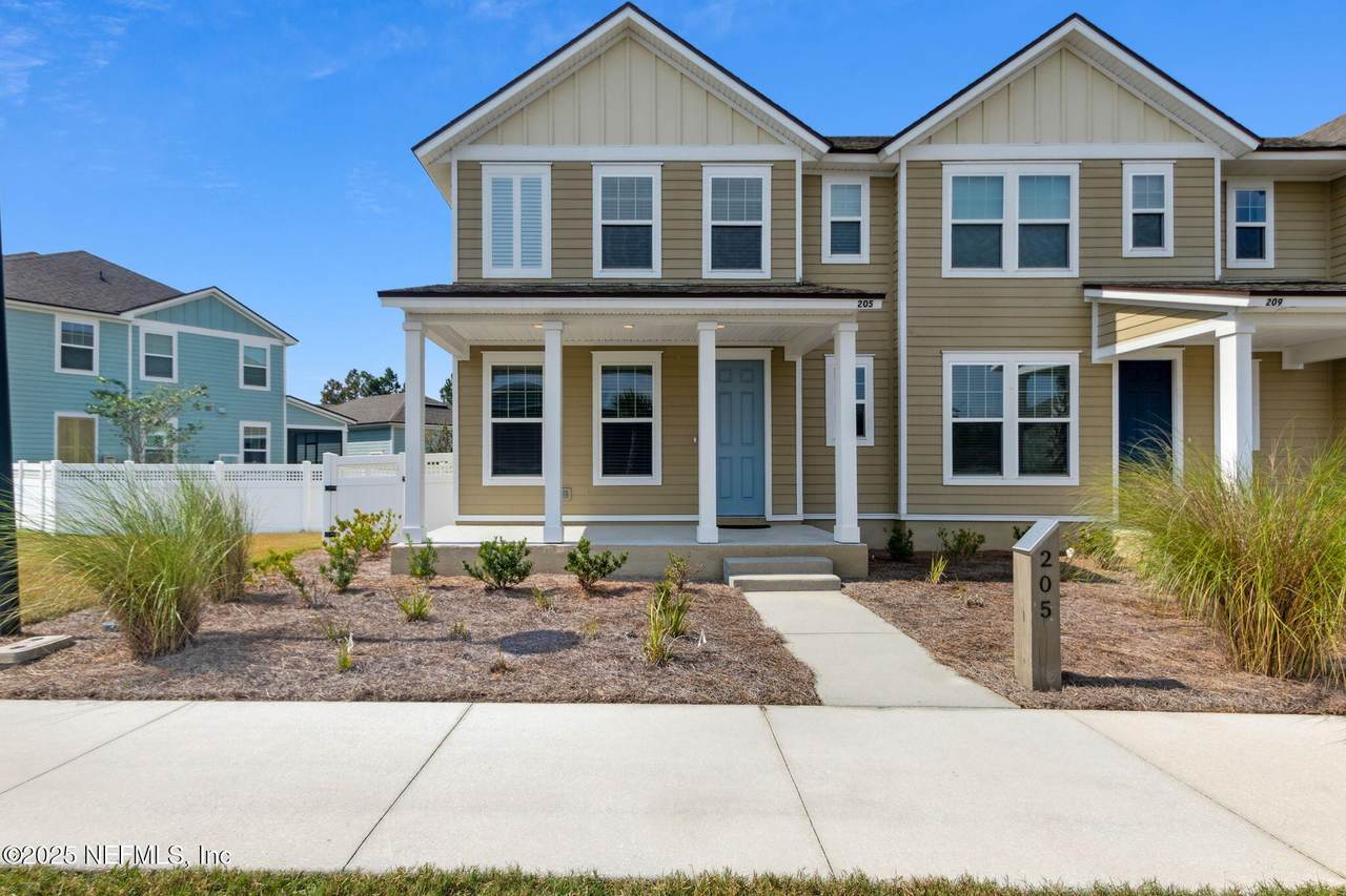 205 Daydream Avenue - Photo 1