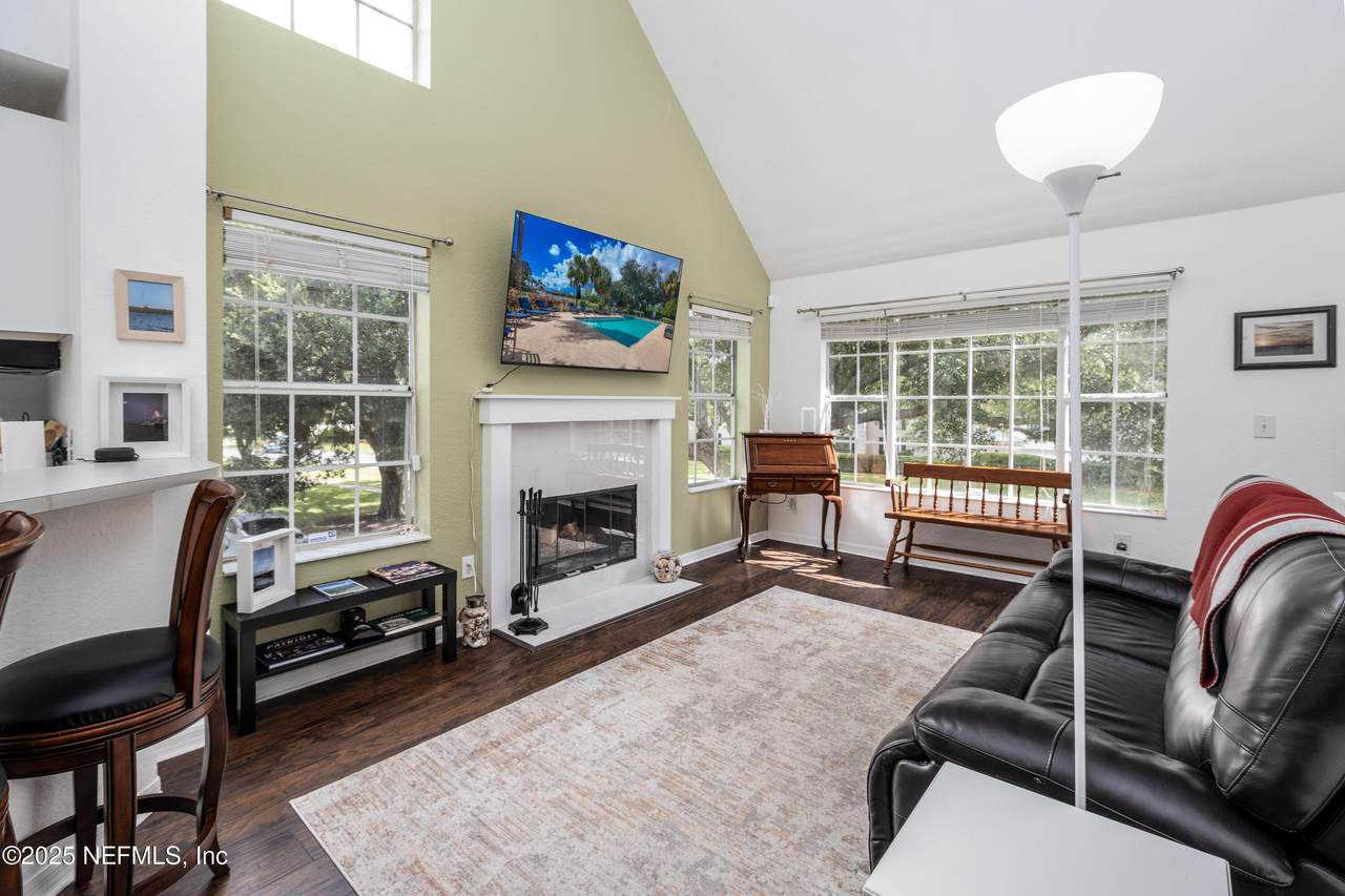 13700 Richmond Park Drive - Photo 1