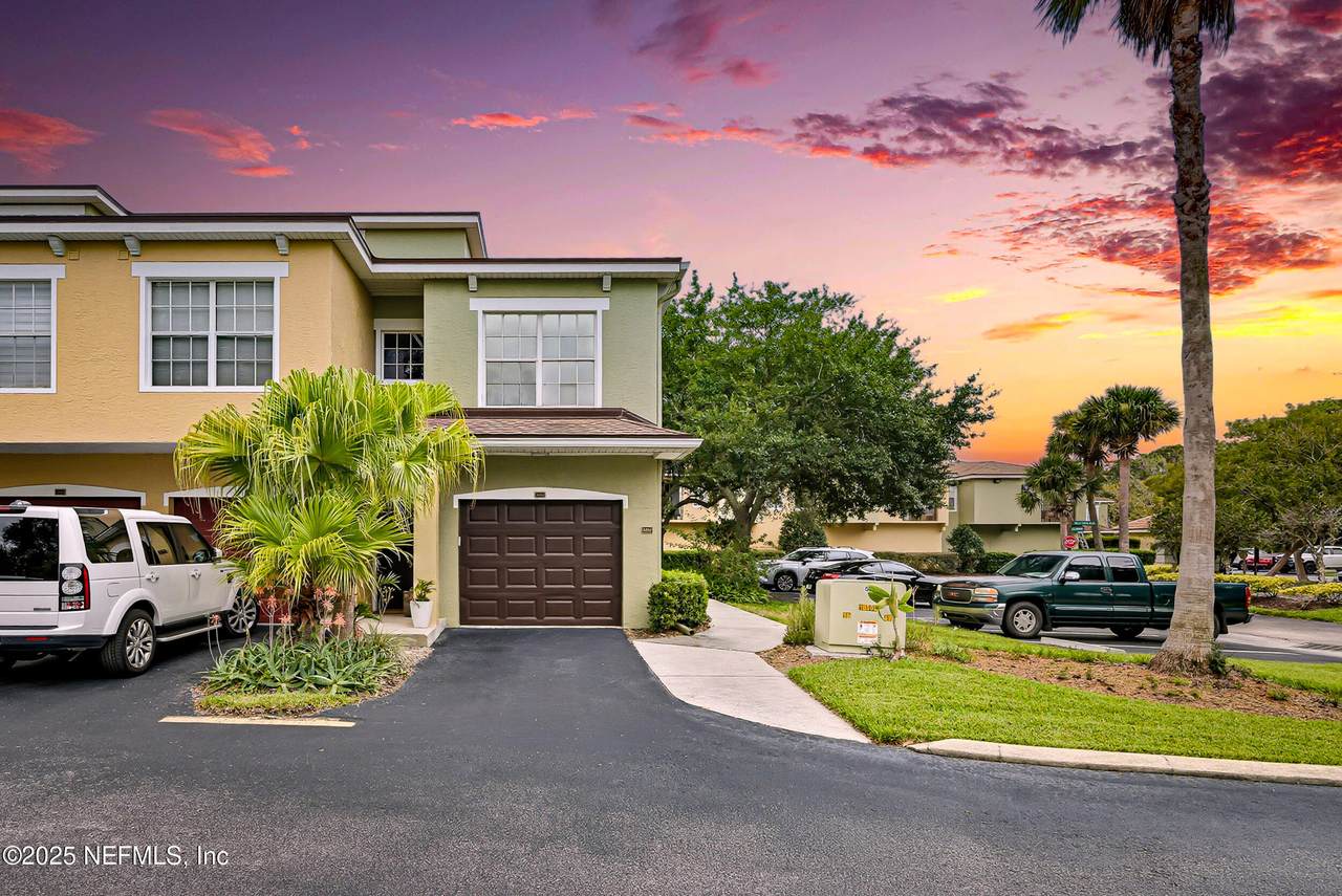 4000 Grande Vista Boulevard - Photo 1