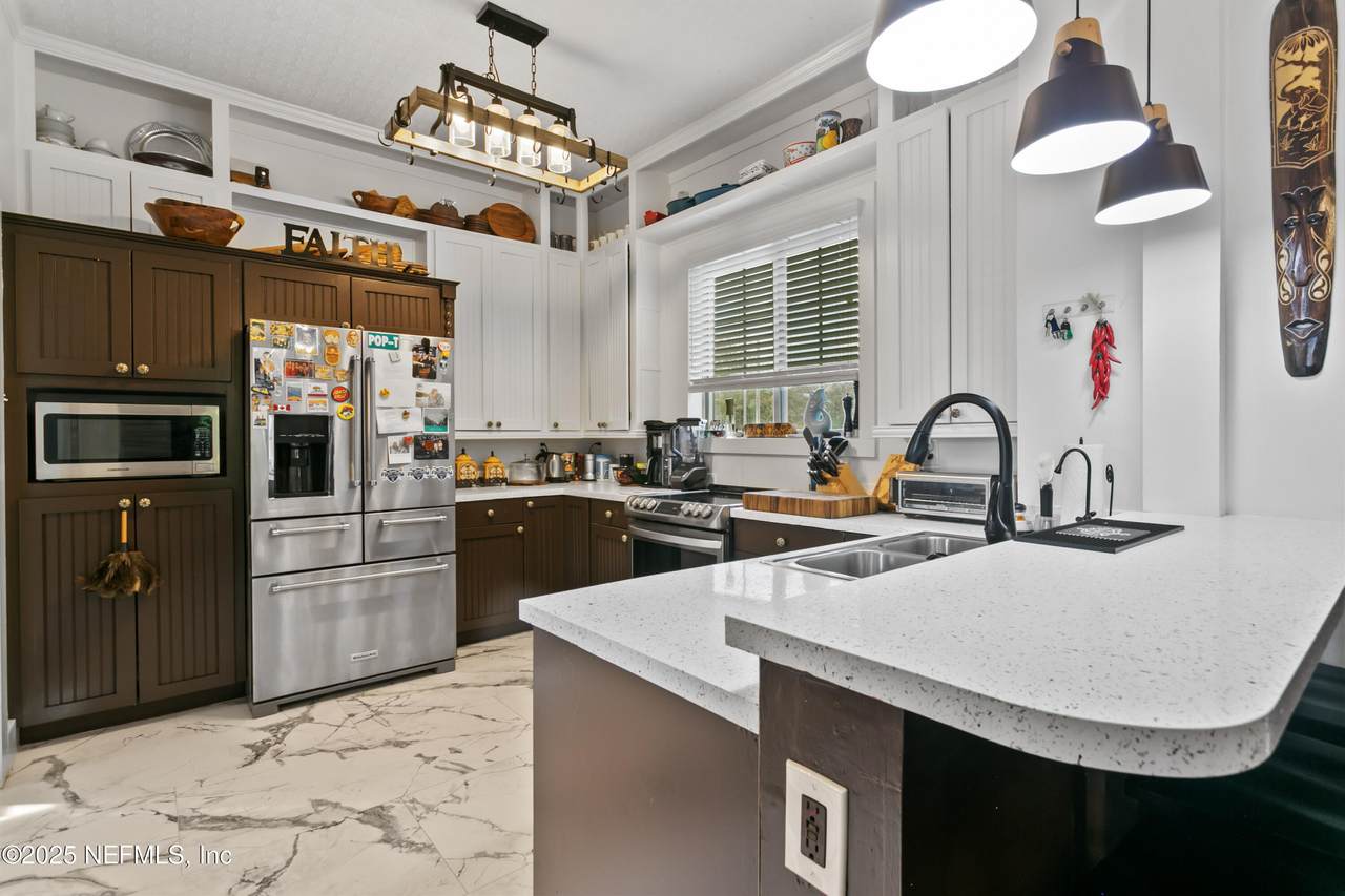 1708 Laura Street - Photo 1