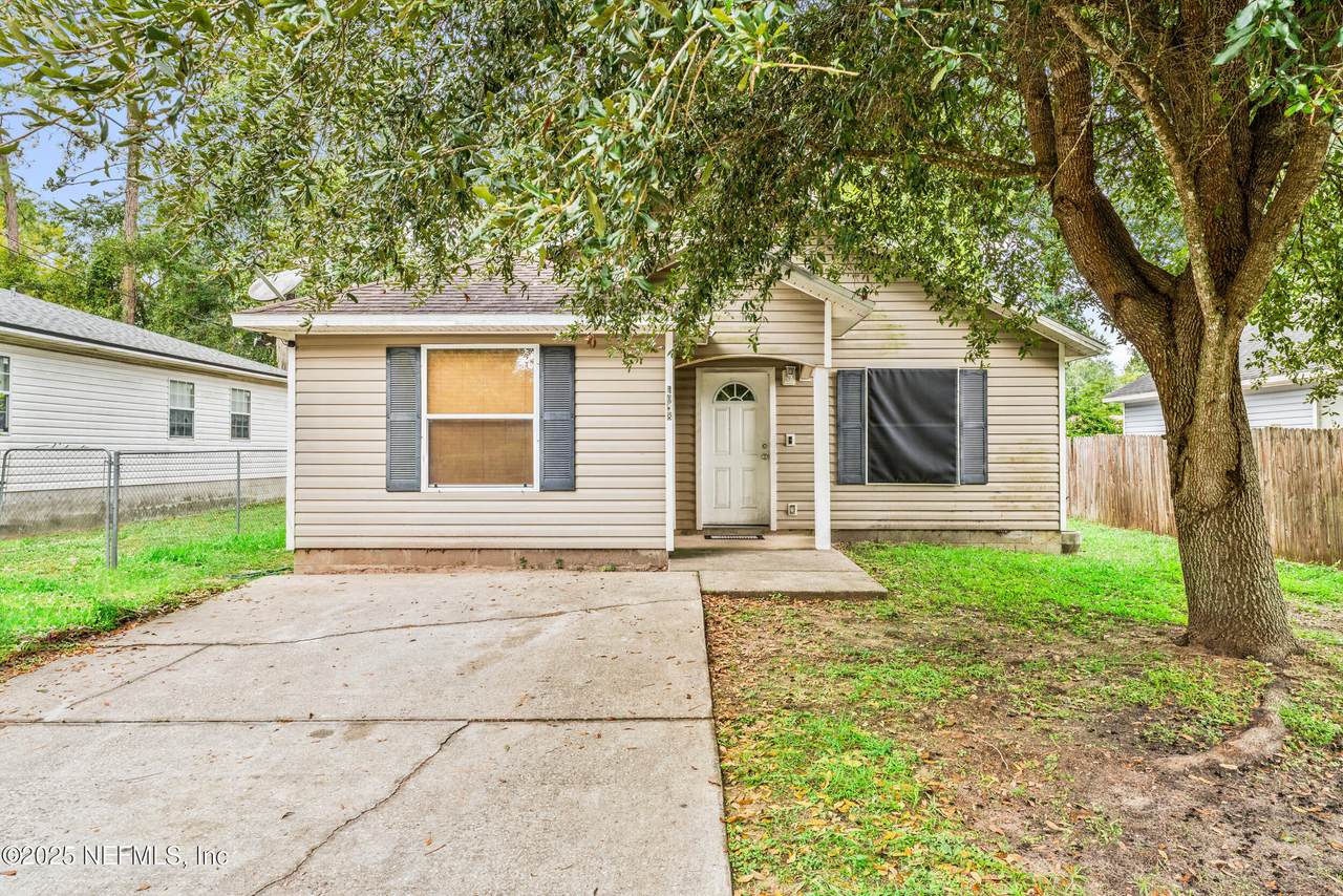 1058 Collier Boulevard - Photo 1