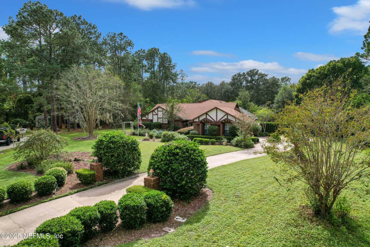 1192 Perregrine Circle - Photo 1