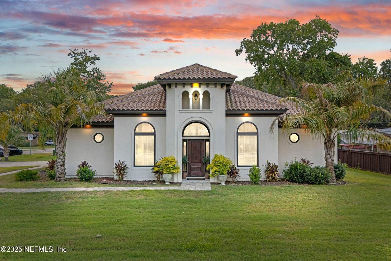 887 Robin Hood Drive - Photo 1