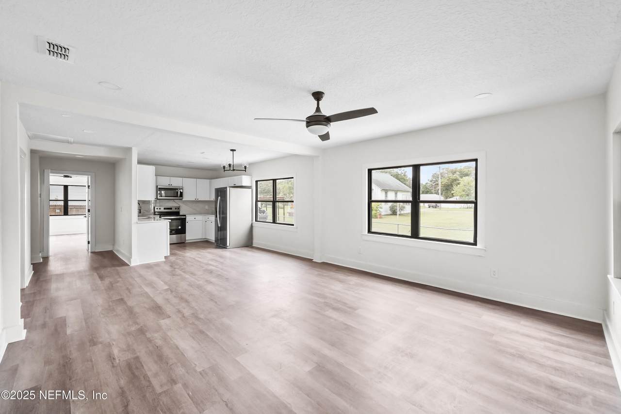 705 Bay Street - Photo 1