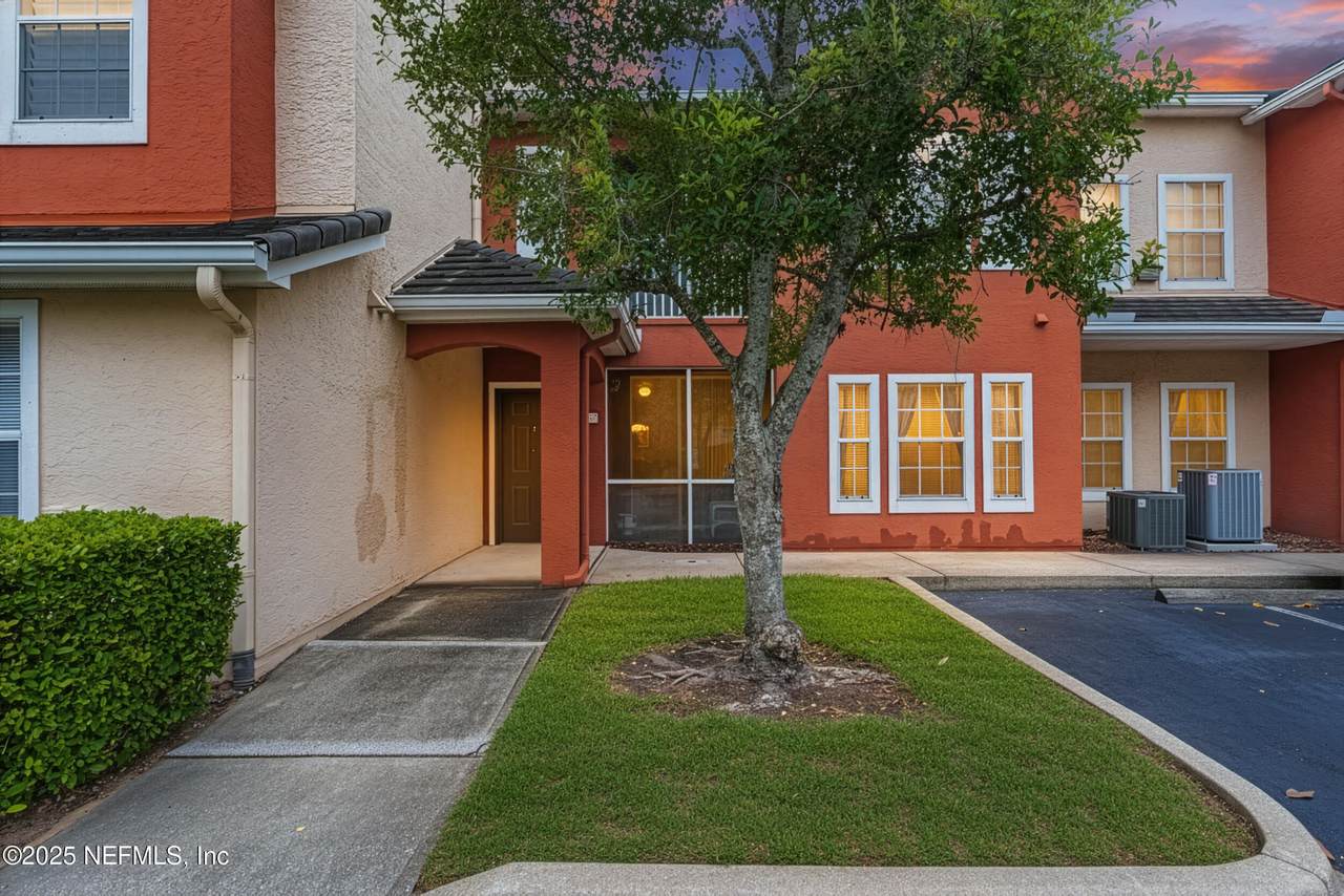 10075 Gate Parkway - Photo 1