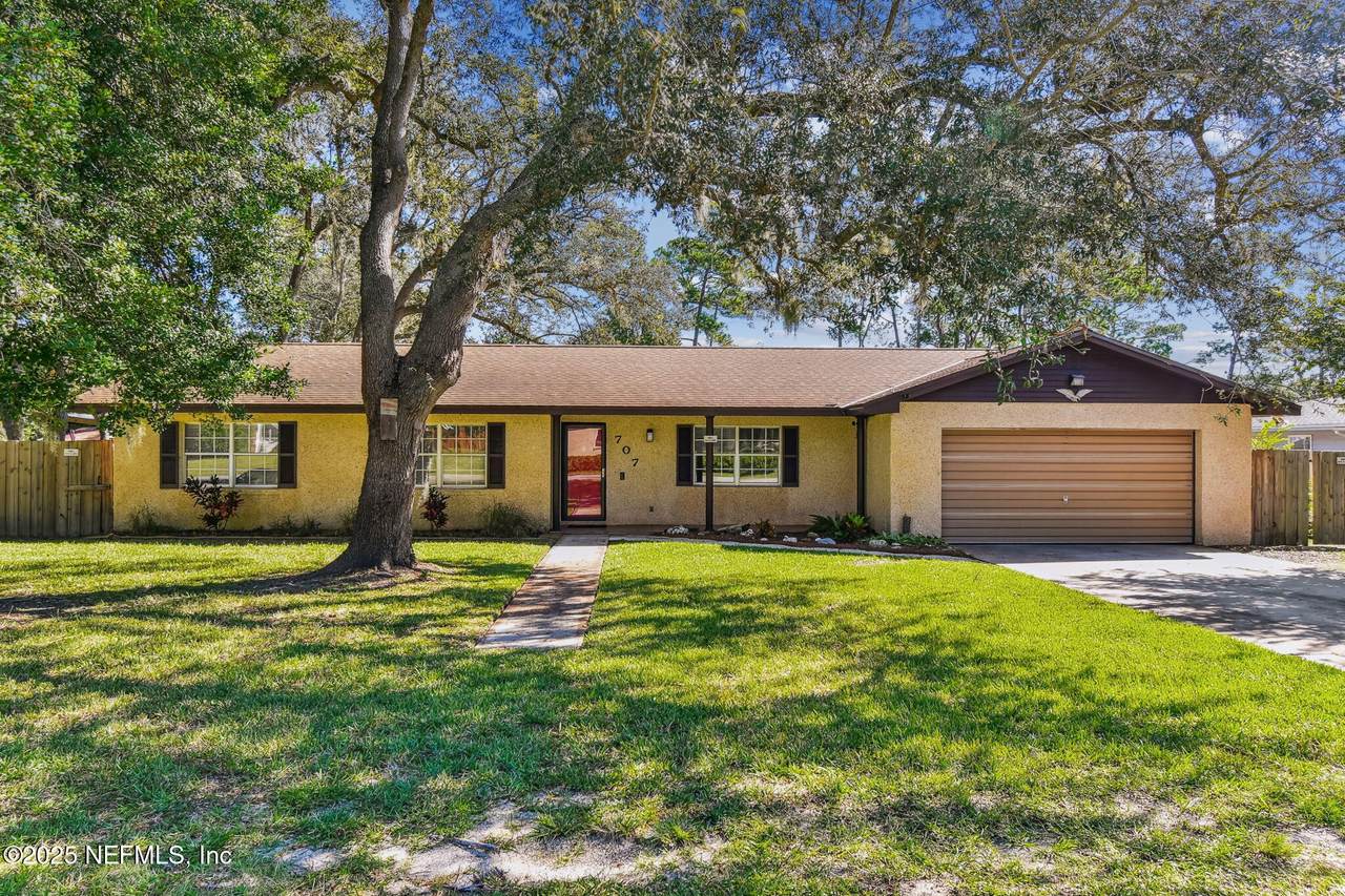 707 Queen Road - Photo 1