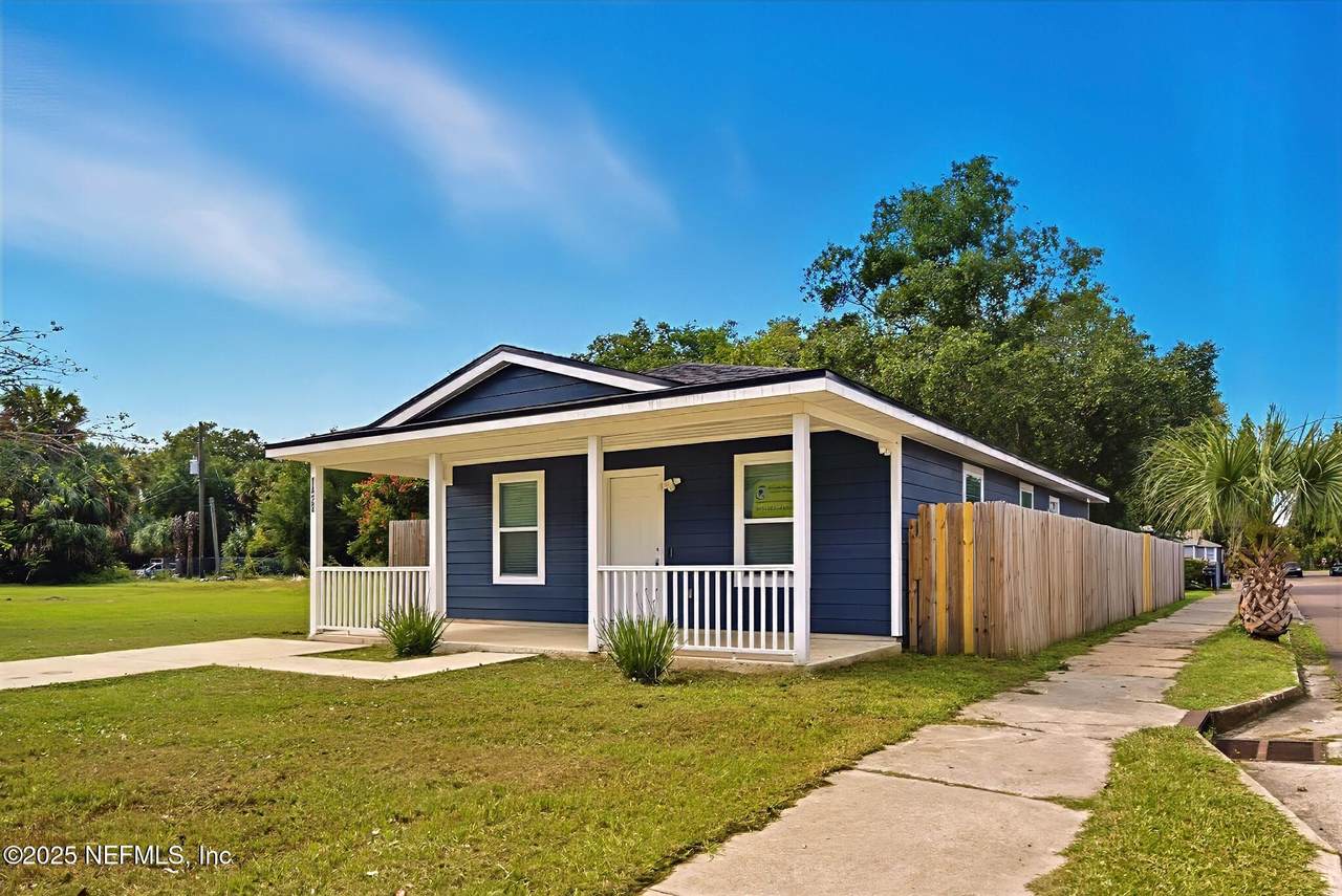 1428 Barnett Street - Photo 1