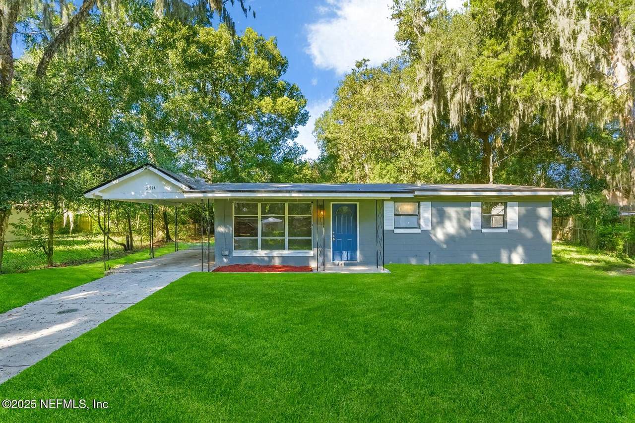 2514 Red Robin Drive - Photo 1