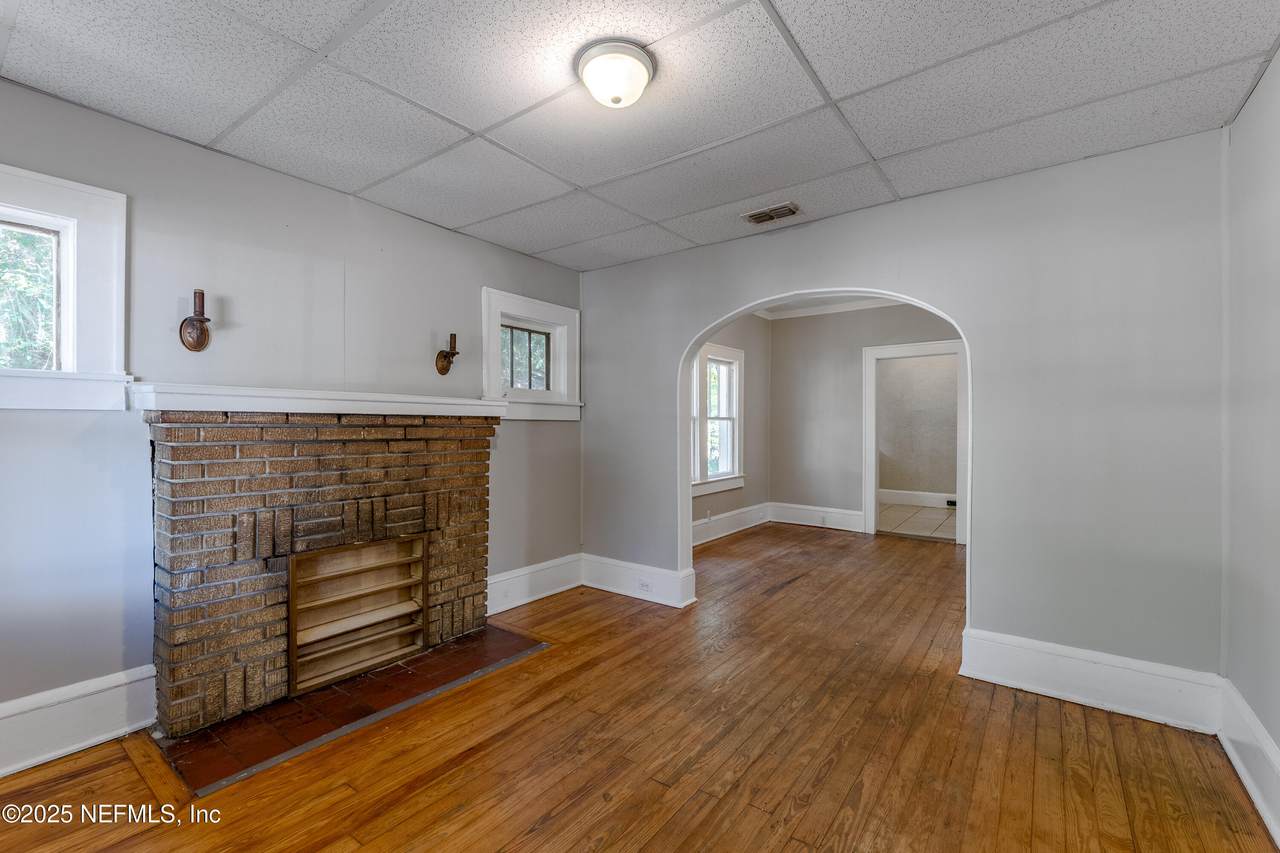 844 Crestwood Street - Photo 1