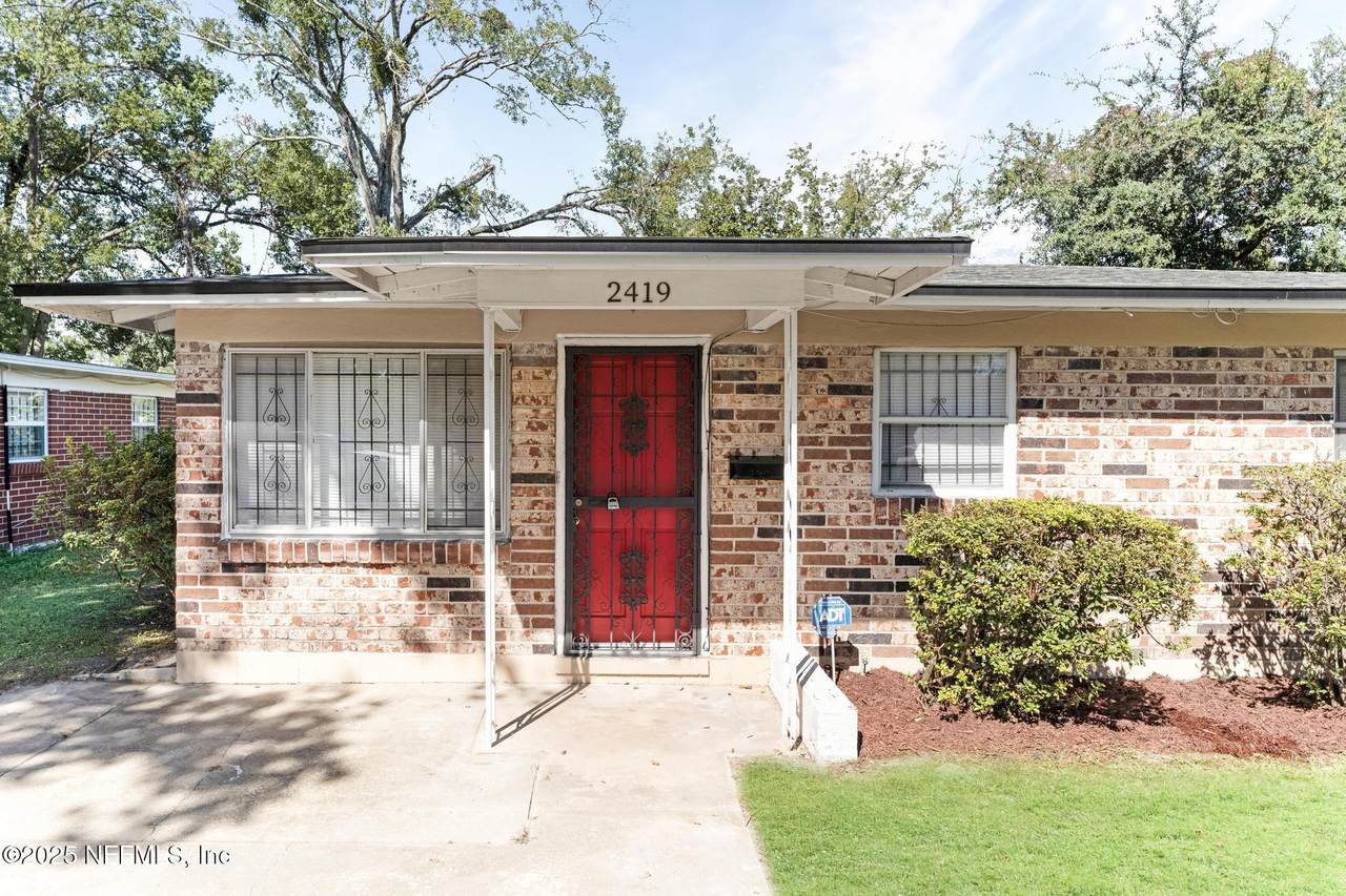 2419 28 Street - Photo 1