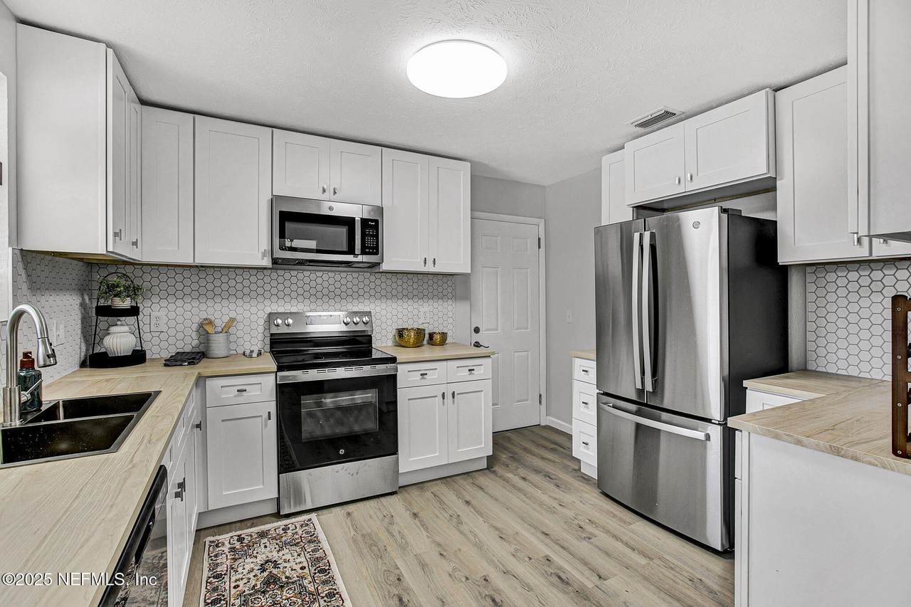 1217 Arbor Circle - Photo 1