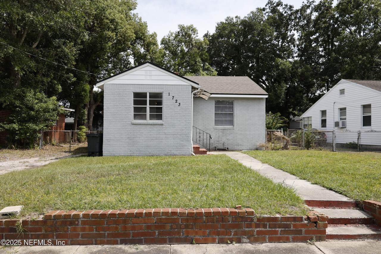 1723 University Street - Photo 1